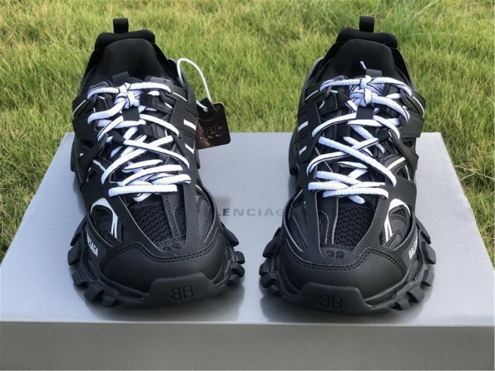 B 17FW Tripe-S High End Sneaker-187