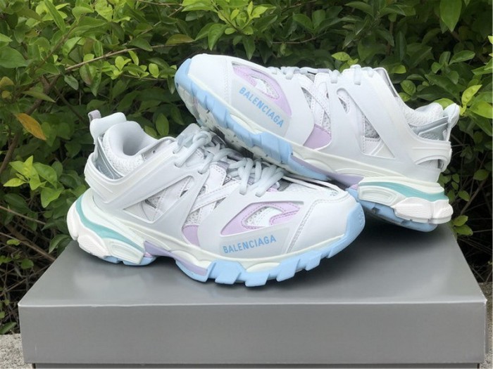 B 17FW Tripe-S High End Sneaker-214