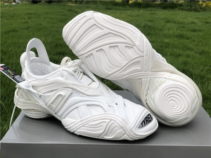 B 17FW Tripe-S High End Sneaker-164