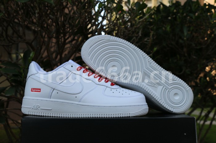 Authentic Supreme x Nike Air Force 1 Low