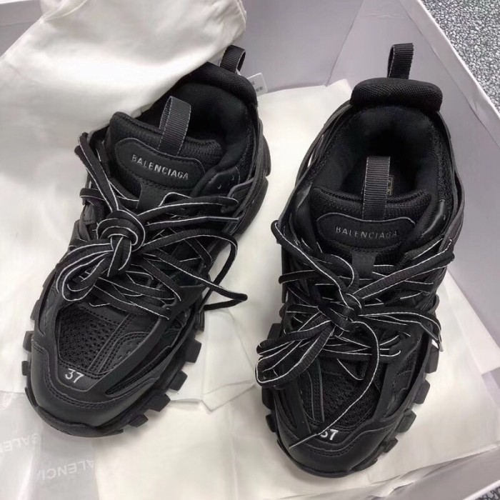 B 17FW Tripe-S High End Sneaker-047