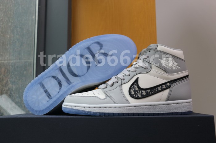 Authentic Dior x Ai Jordan 1 High Top （with dior boxes）