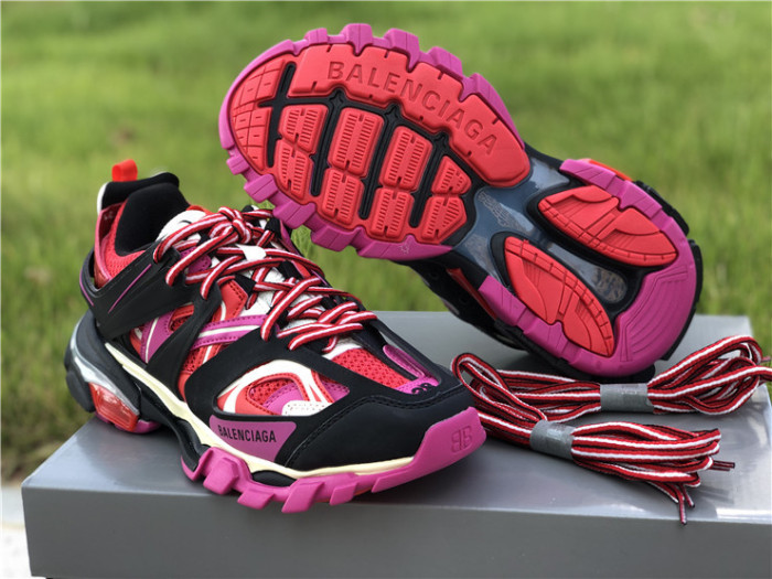 B 17FW Tripe-S High End Sneaker-102