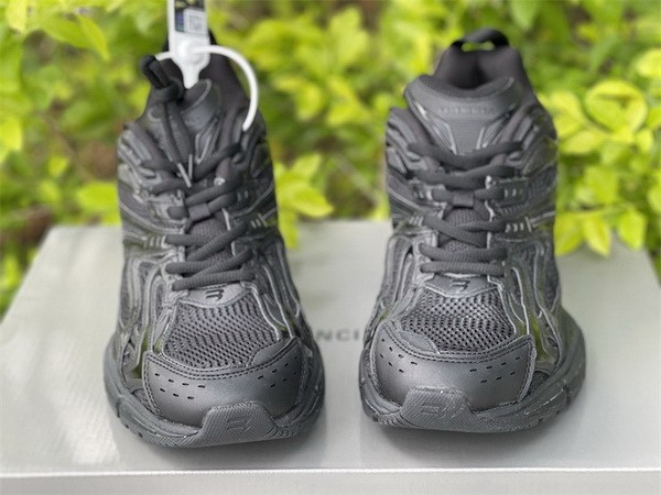 B 17FW Tripe-S High End Sneaker-231