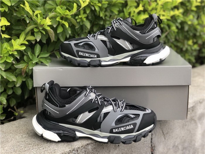 B 17FW Tripe-S High End Sneaker-204