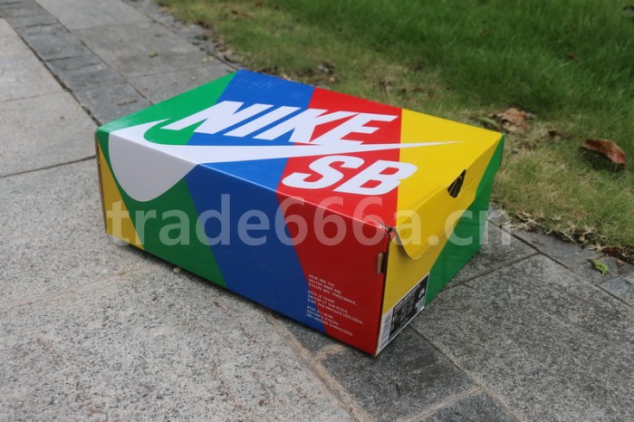 Authentic 7-Eleven x Nike SB Dunk Low