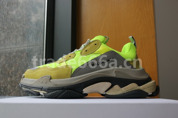 B 17FW Tripe-S High End Sneaker-032