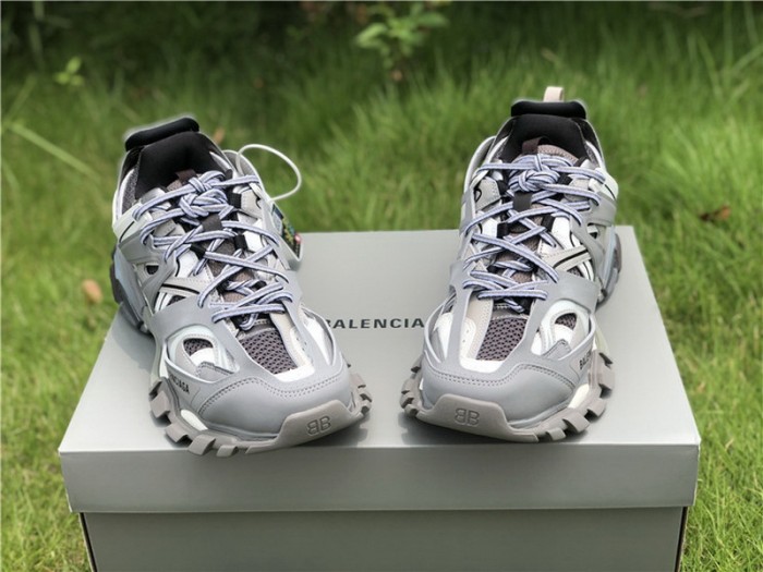 B 17FW Tripe-S High End Sneaker-085