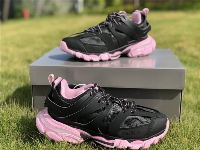 B 17FW Tripe-S High End Sneaker-178