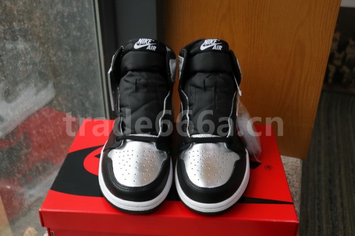 Authentic Air Jordan 1 High OG WMNS “Silver Toe” Women size