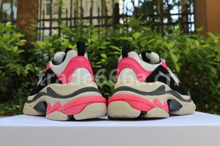 B 17FW Tripe-S High End Sneaker-009