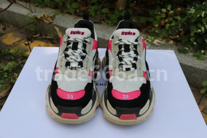 B 17FW Tripe-S High End Sneaker-009