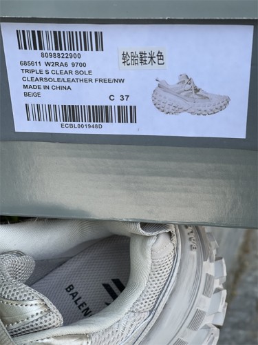 B 17FW Tripe-S High End Sneaker-276