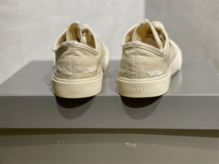 B 17FW Tripe-S High End Sneaker-281