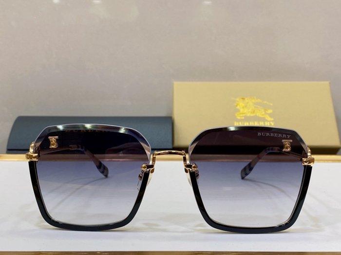 Burberry Sunglasses AAAA-525