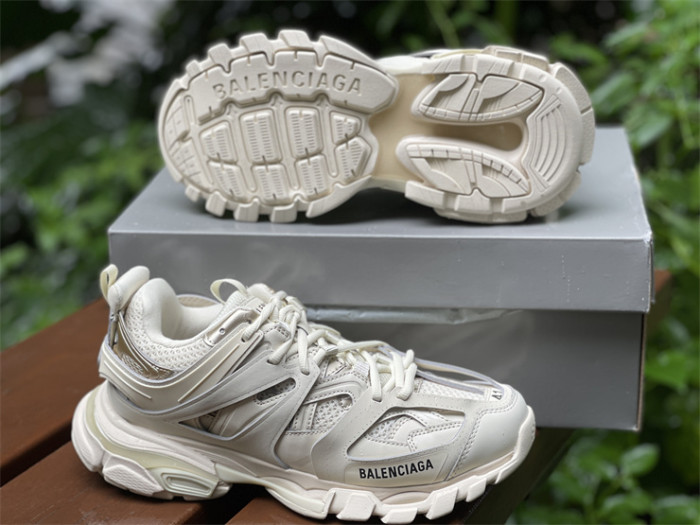 B 17FW Tripe-S High End Sneaker-296