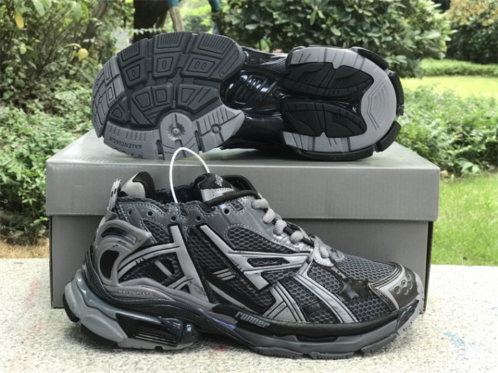 B 17FW Tripe-S High End Sneaker-389