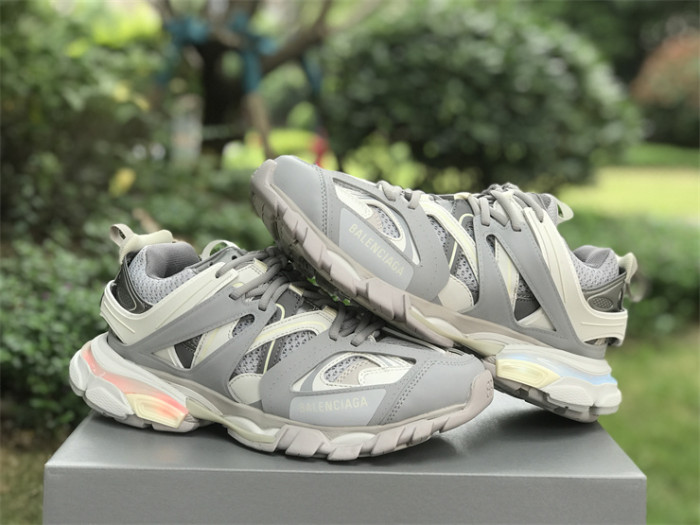 B 17FW Tripe-S High End Sneaker-386