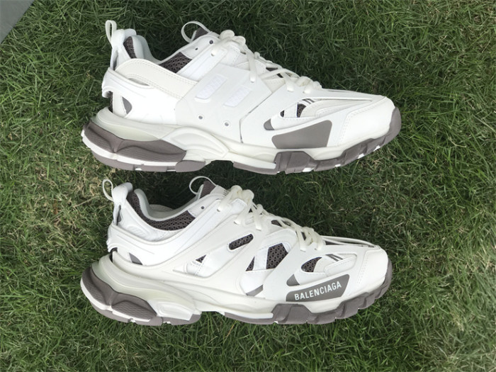 B 17FW Tripe-S High End Sneaker-338