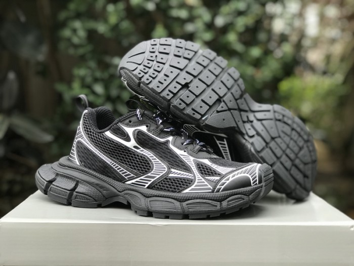 B 17FW Tripe-S High End Sneaker-347