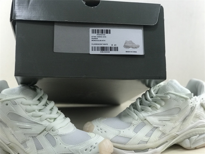 B 17FW Tripe-S High End Sneaker-333