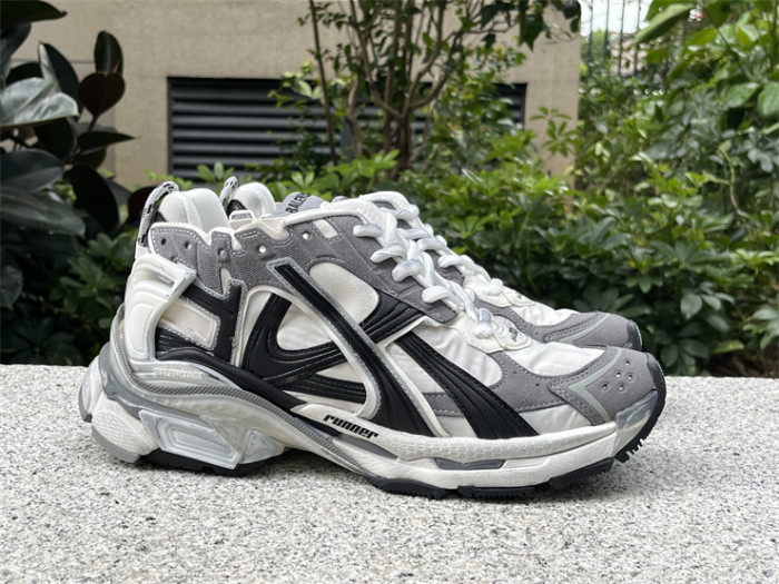 B 17FW Tripe-S High End Sneaker-427