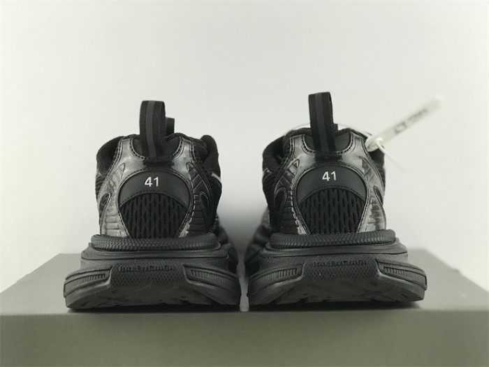 B 17FW Tripe-S High End Sneaker-352