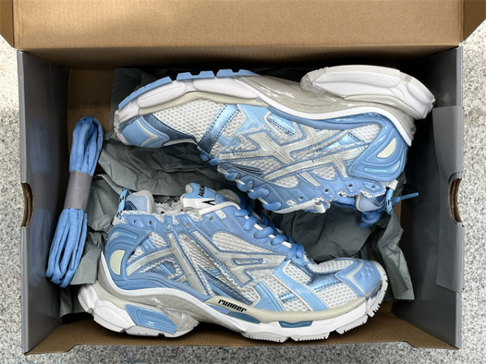 B 17FW Tripe-S High End Sneaker-414