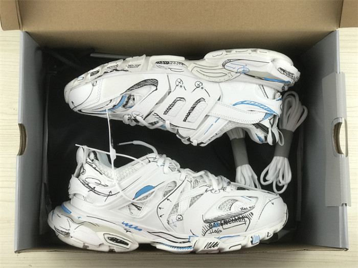 B 17FW Tripe-S High End Sneaker-407