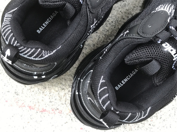 B 17FW Tripe-S High End Sneaker-394