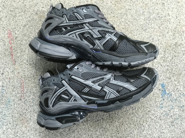 B 17FW Tripe-S High End Sneaker-389