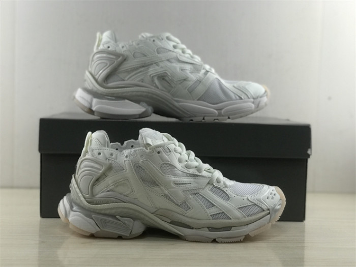 B 17FW Tripe-S High End Sneaker-333