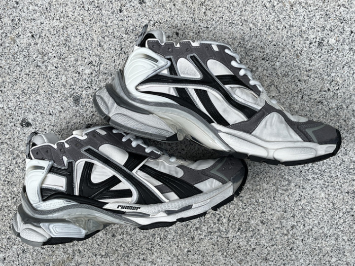 B 17FW Tripe-S High End Sneaker-427