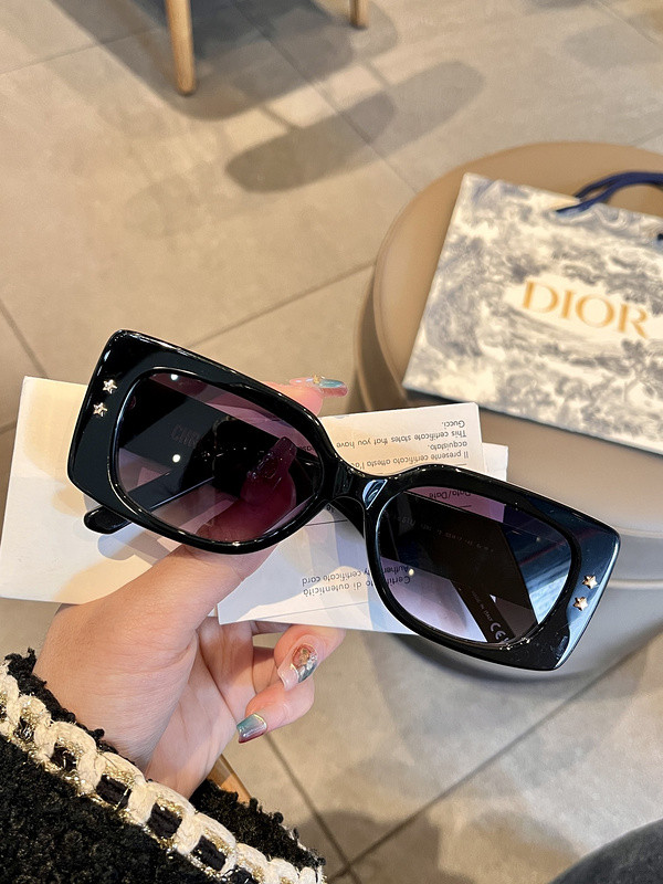 Dior Sunglasses AAAA-2002