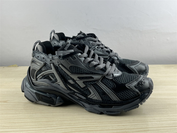 B 17FW Tripe-S High End Sneaker-440