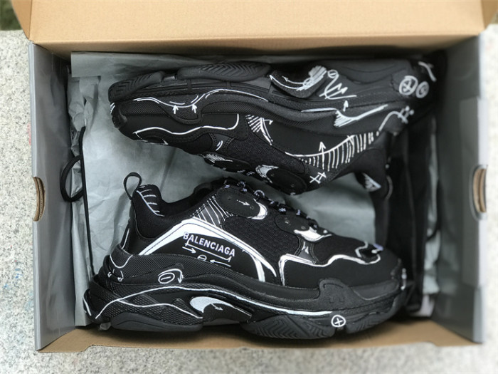 B 17FW Tripe-S High End Sneaker-394