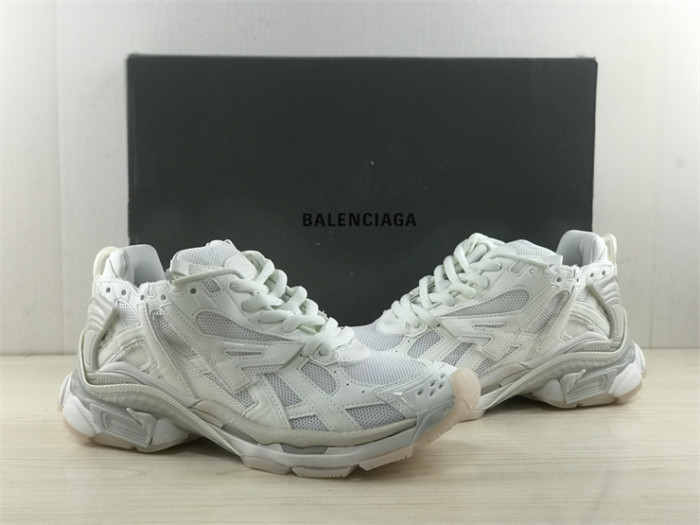 B 17FW Tripe-S High End Sneaker-333