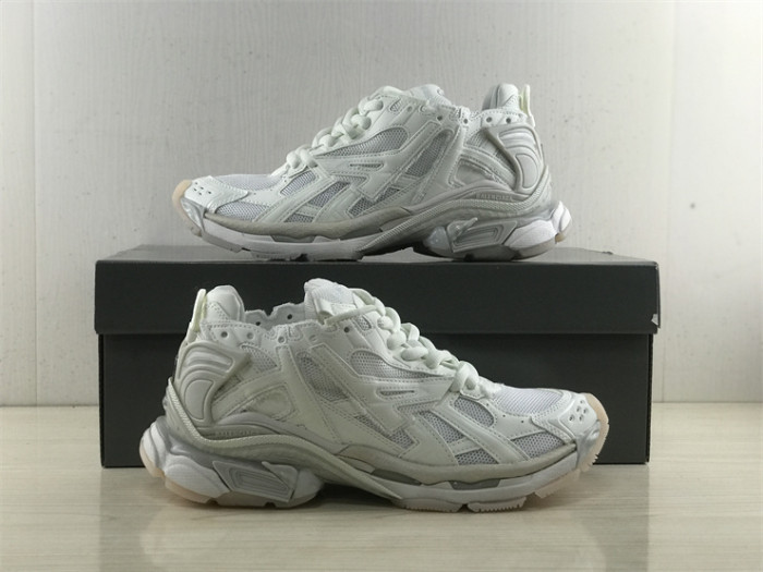 B 17FW Tripe-S High End Sneaker-333