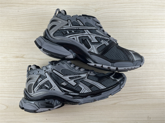 B 17FW Tripe-S High End Sneaker-440