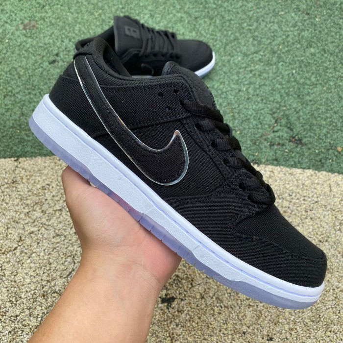 Authentic Eminem x Carhartt x Nike SB Dunk Low