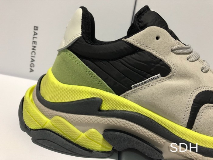 B 17FW Tripe-S High End Sneaker-024