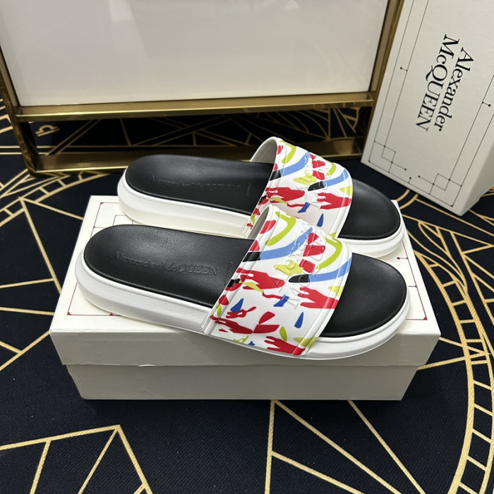 Alexander McQueen men slippers AAA-006