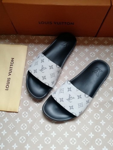 LV women slippers AAA-107