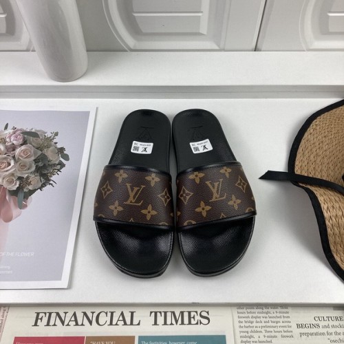 LV women slippers AAA-246