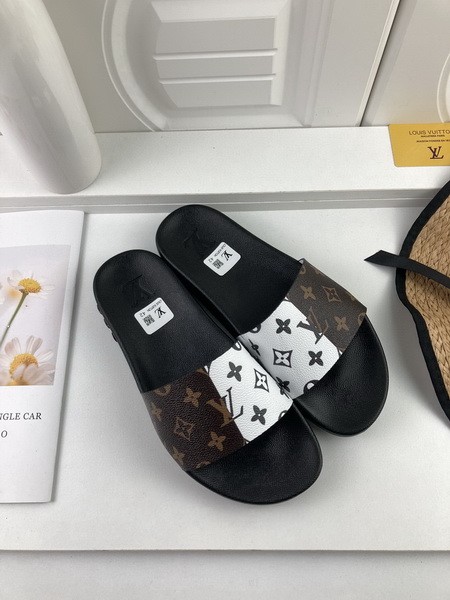 LV women slippers AAA-320