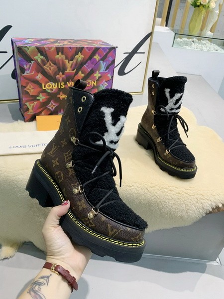 LV Women Shoes 1：1 Quality-710