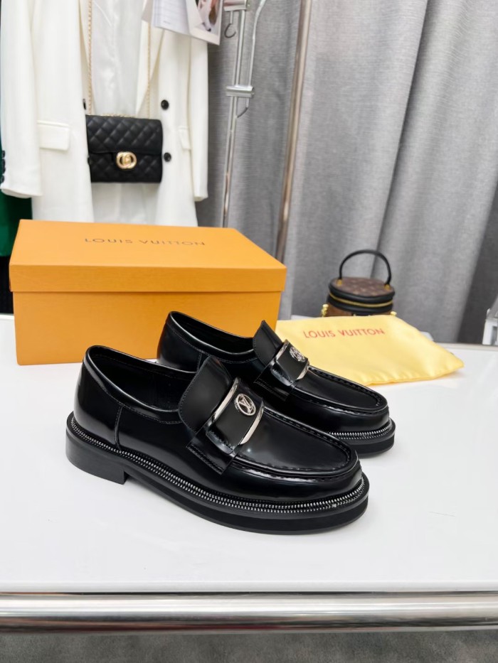 LV Women Shoes 1：1 Quality-810