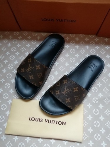 LV women slippers AAA-111