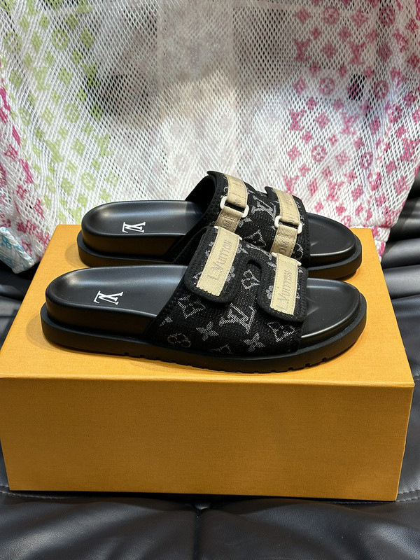 LV Sandals 1：1 Quality-829