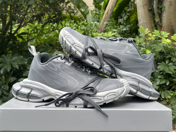 B 17FW Tripe-S High End Sneaker-542